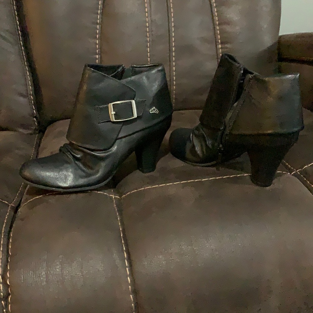black booty size 9